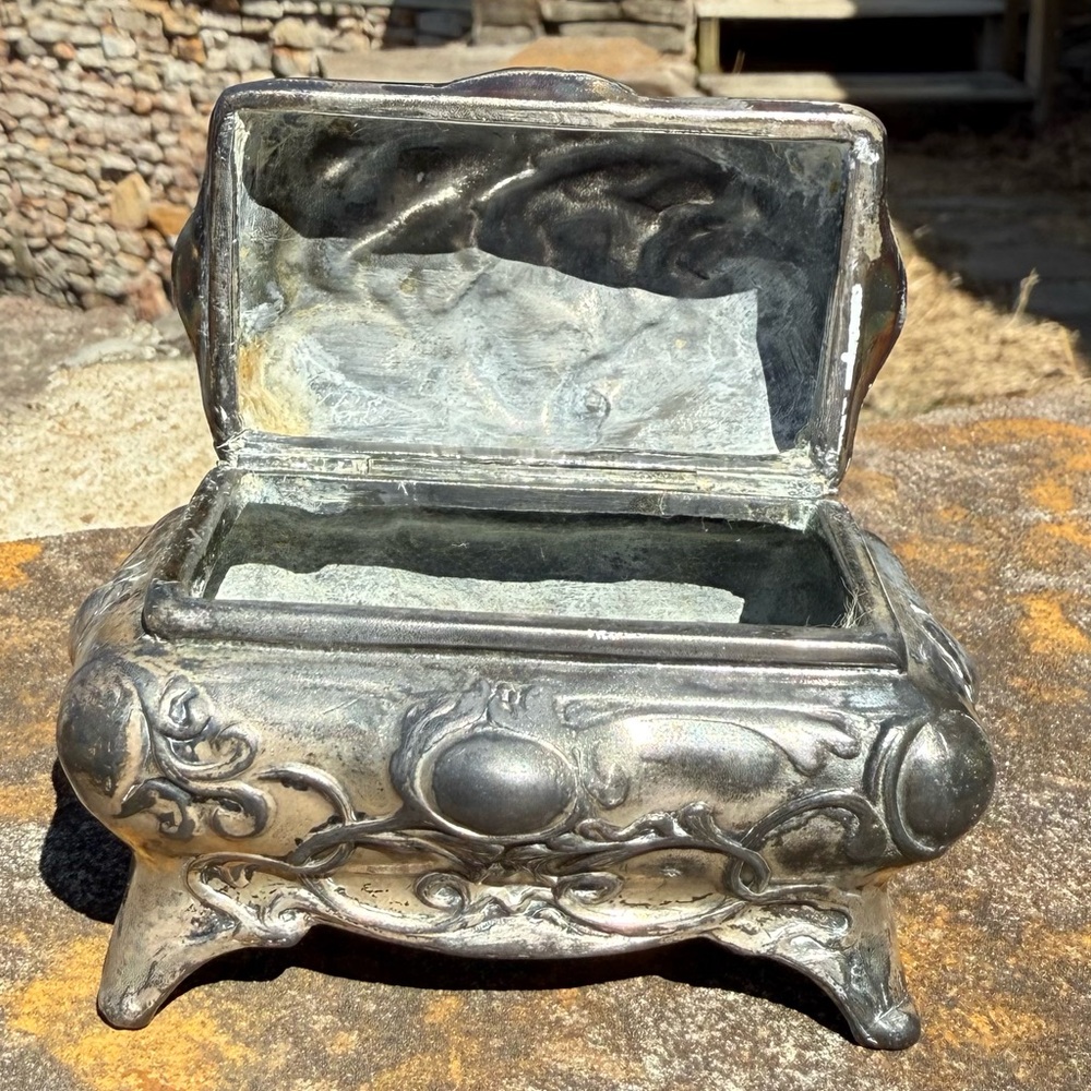 Antique Art Nouveau Jewelry Casket Foot Trinket Box Repousse Woman Floral Silver - Picture 5 of 8